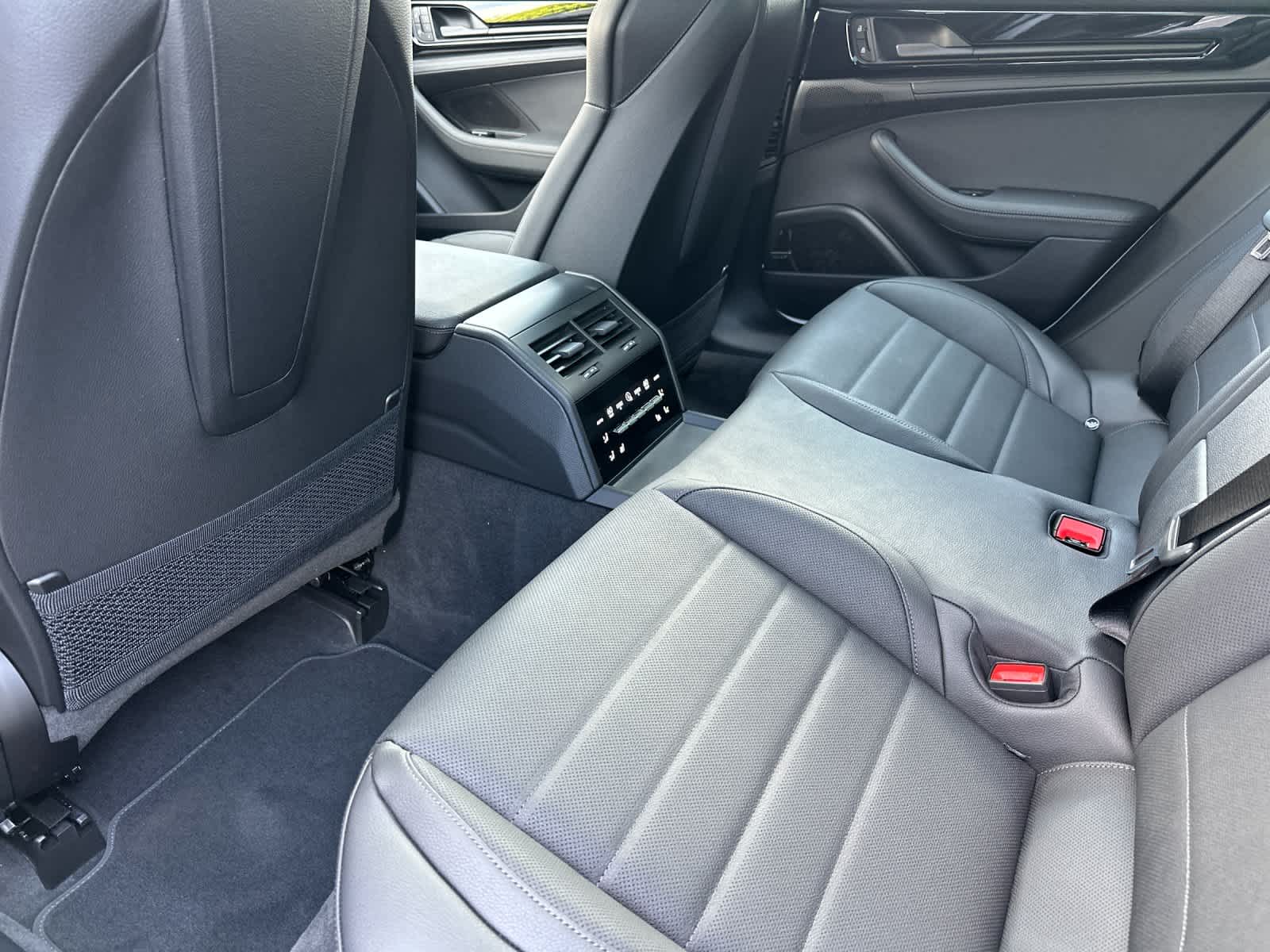 Thumbnail: 2026 Porsche Panamera - 13