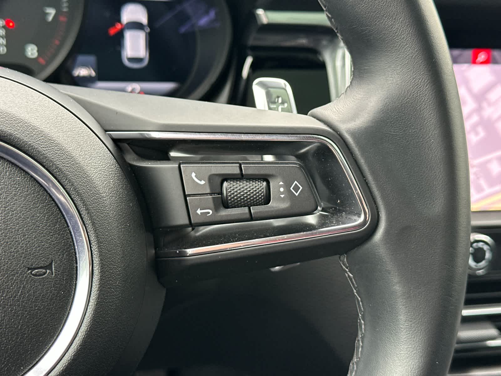 Thumbnail: 2025 Porsche Macan - 27