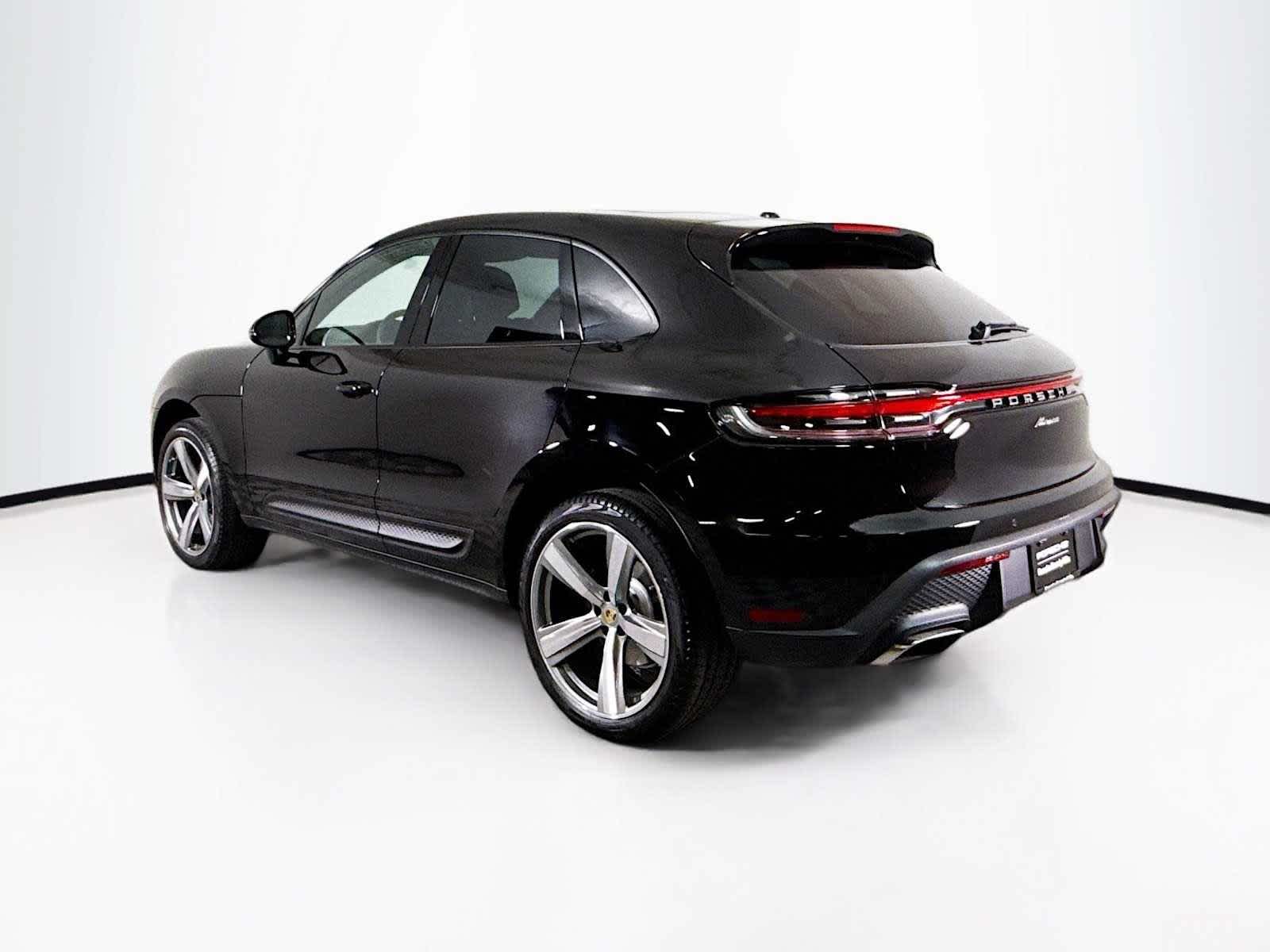 Thumbnail: 2025 Porsche Macan - 3