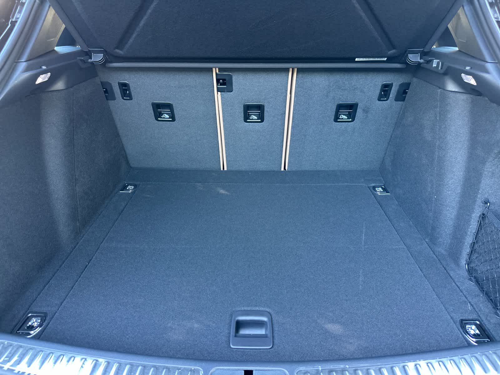 Thumbnail: 2026 Porsche Macan - 16