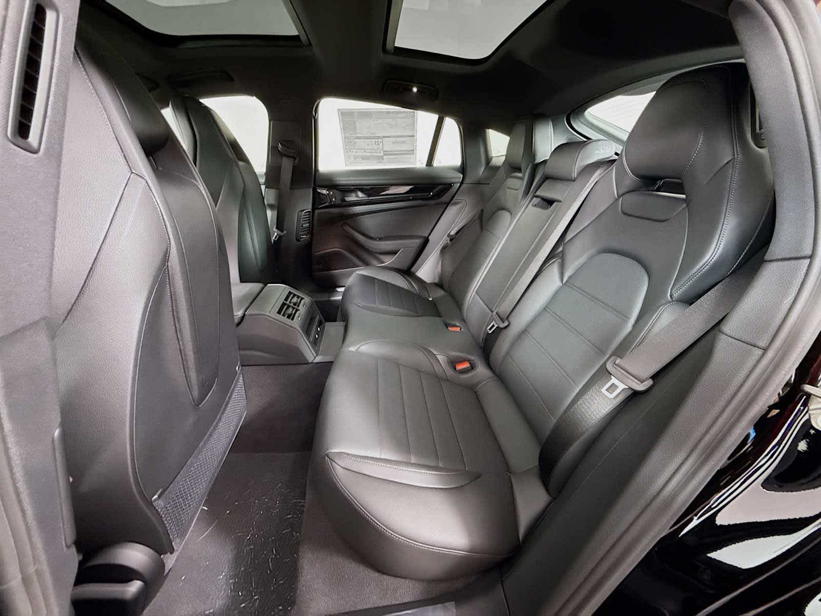 Thumbnail: 2025 Porsche Panamera - 17