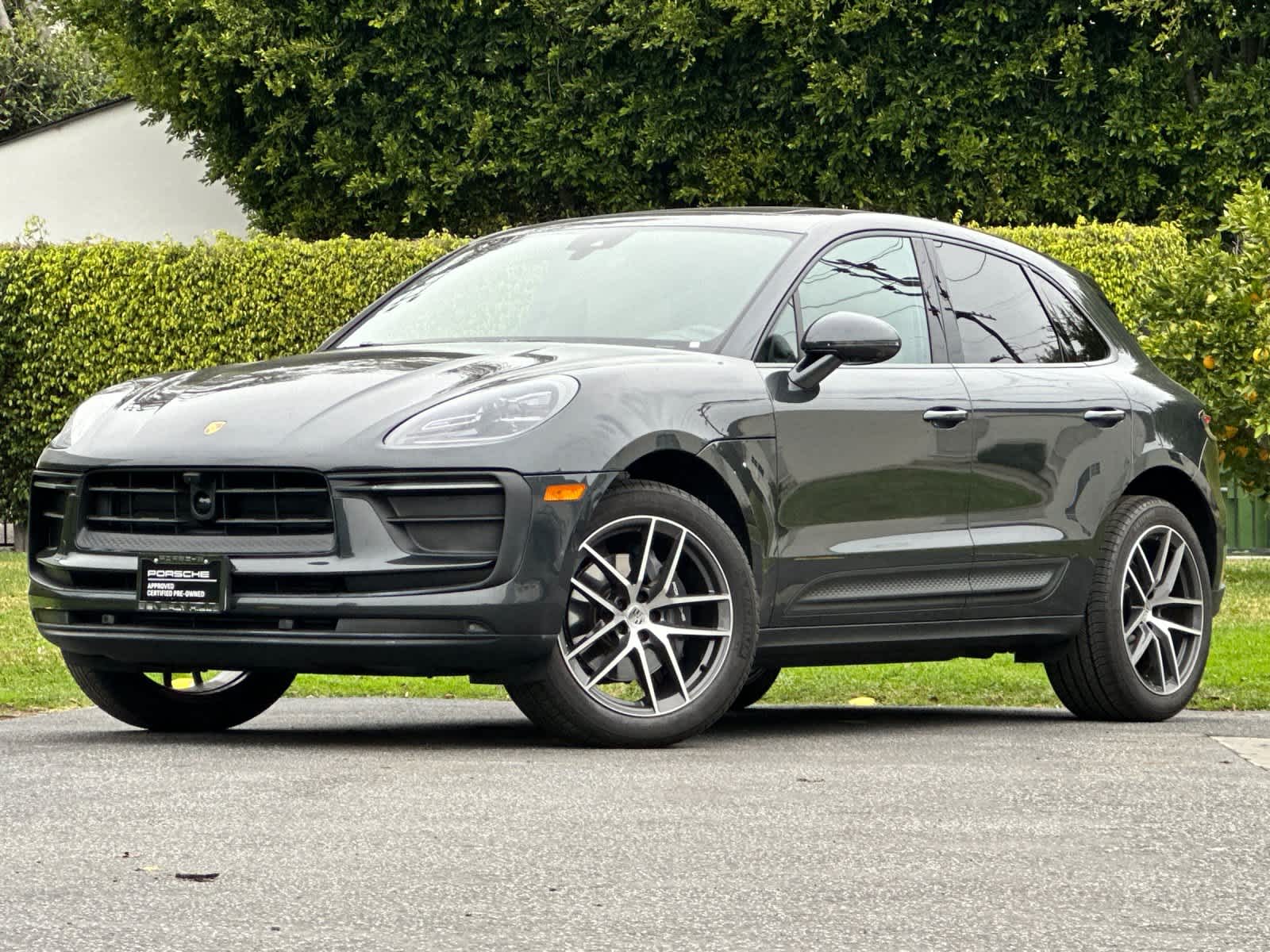 Thumbnail: 2025 Porsche Macan - 1