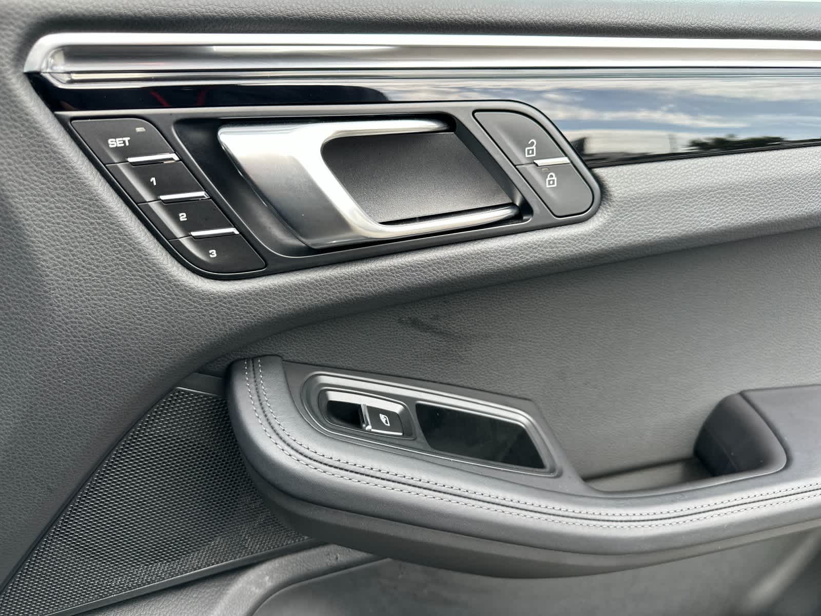 Thumbnail: 2025 Porsche Macan - 19