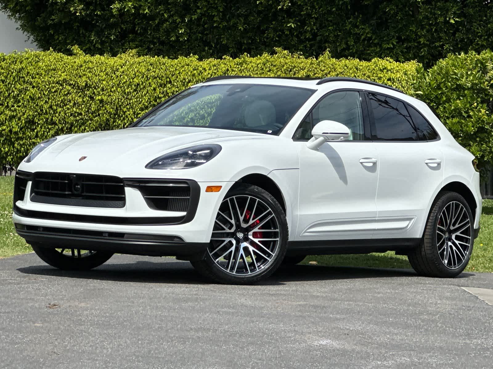 Thumbnail: 2026 Porsche Macan - 1