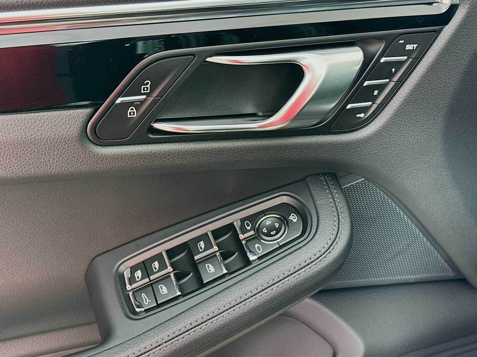 Thumbnail: 2026 Porsche Macan - 14