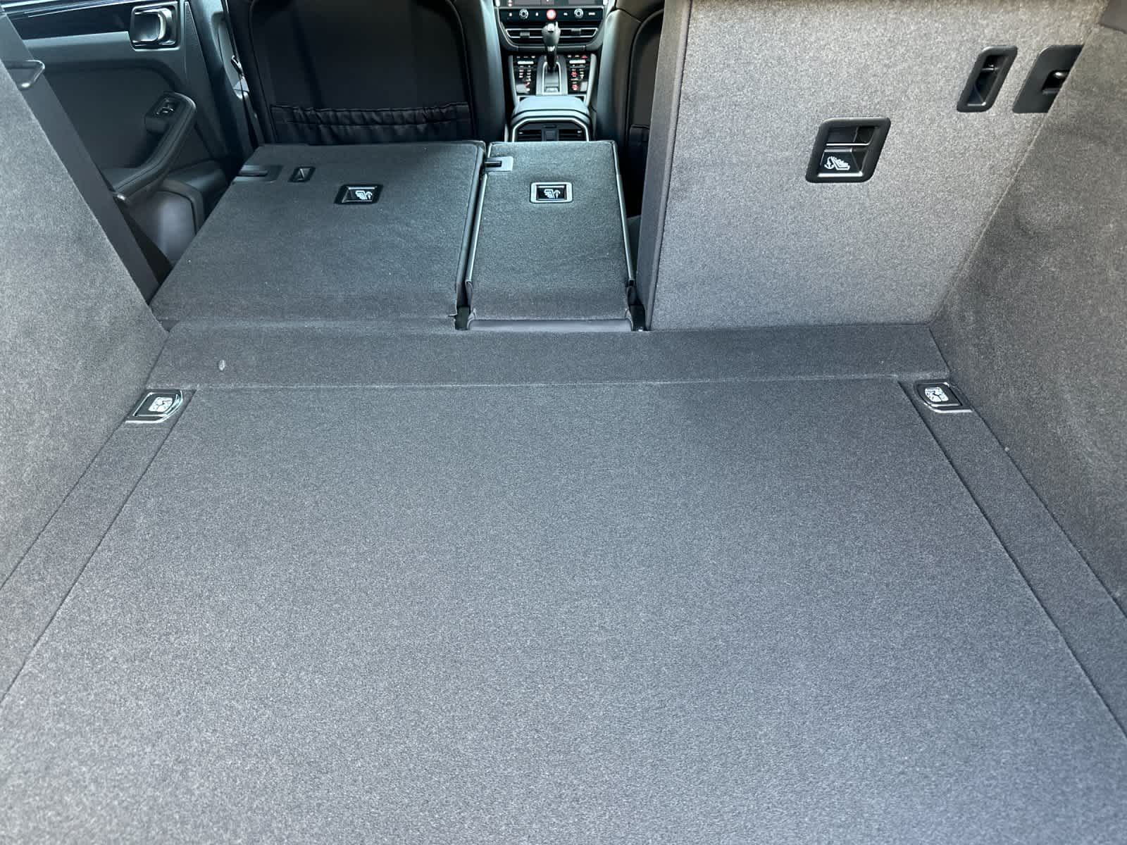 Thumbnail: 2026 Porsche Macan - 16