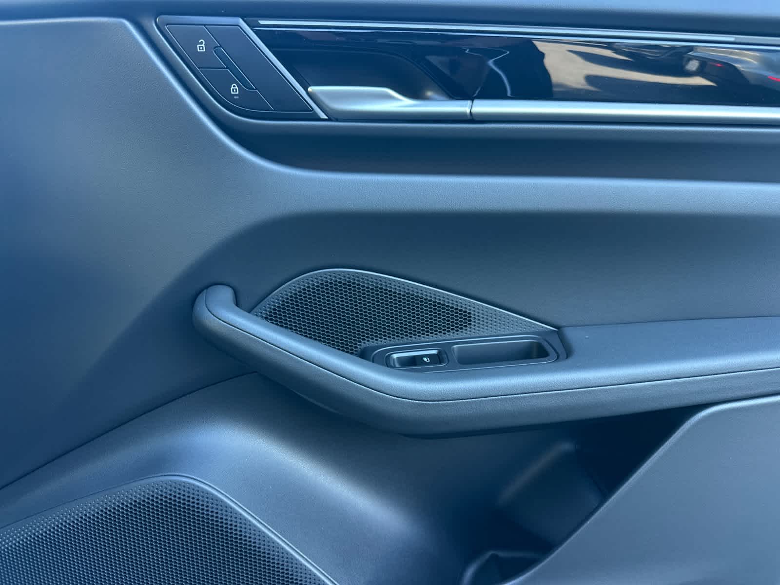 Thumbnail: 2026 Porsche Macan - 19