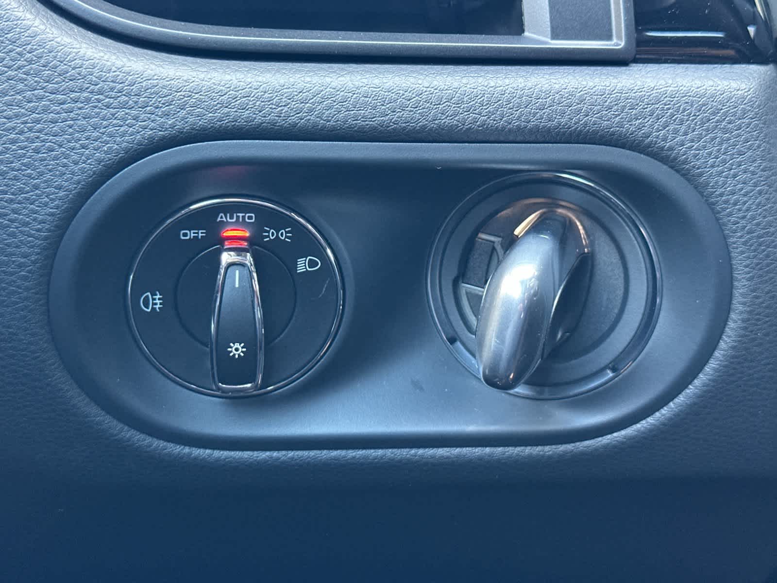 Thumbnail: 2026 Porsche Macan - 30