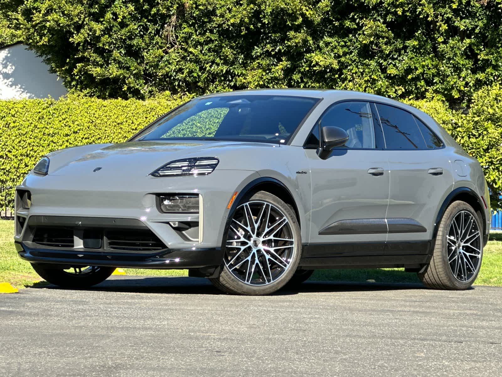 Thumbnail: 2025 Porsche Macan - 1