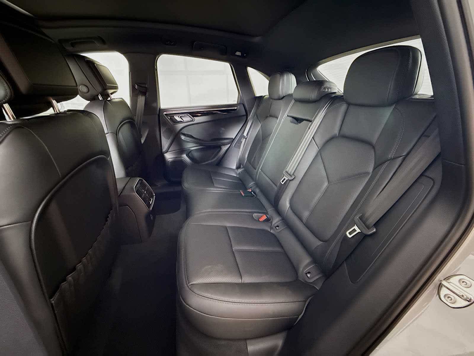 Thumbnail: 2026 Porsche Macan - 17