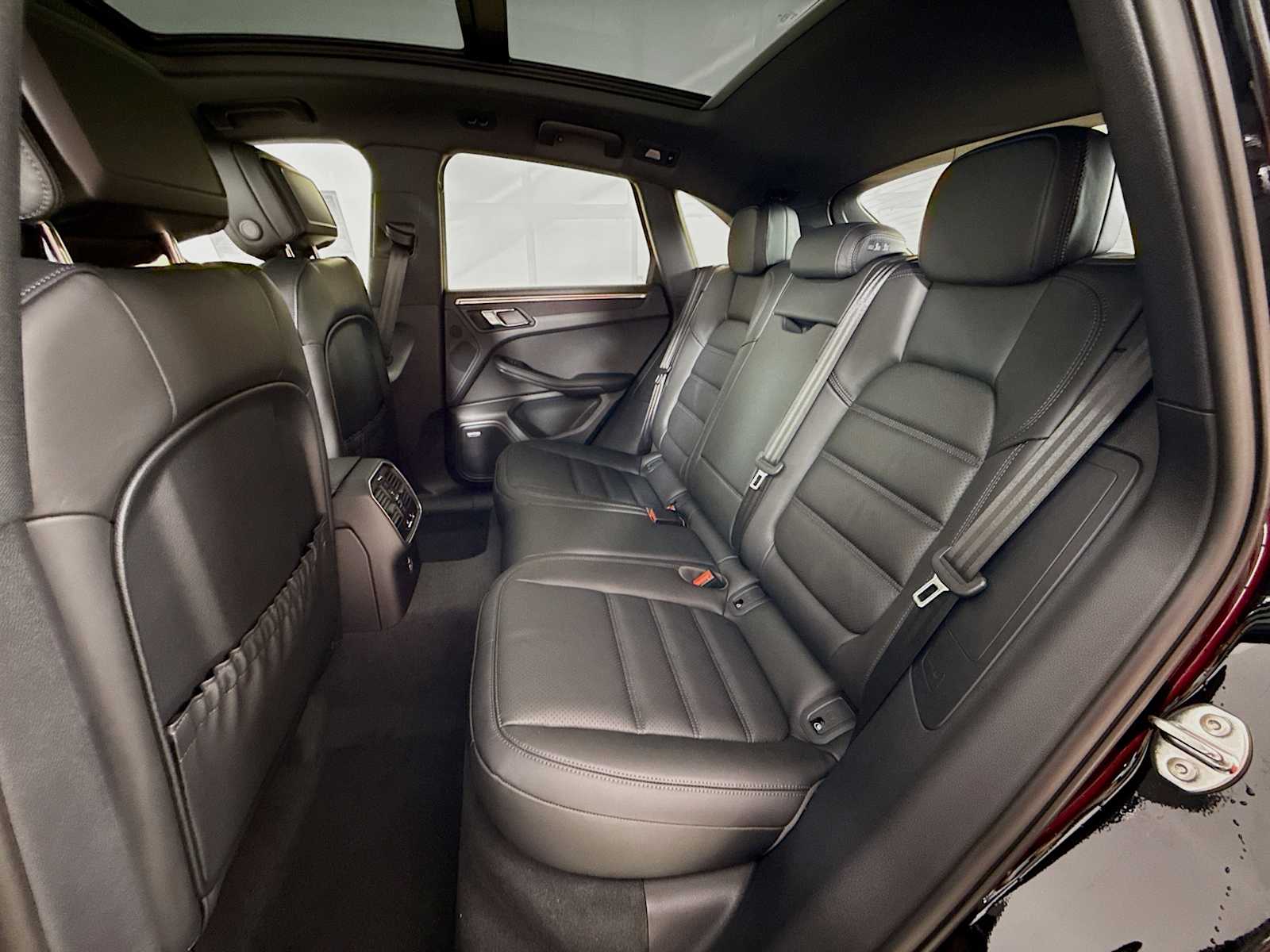 Thumbnail: 2026 Porsche Macan - 17