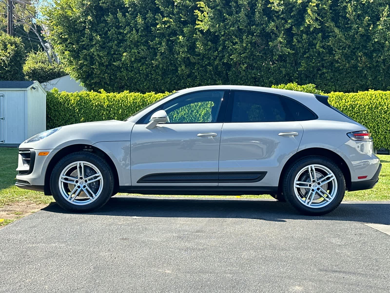 Thumbnail: 2025 Porsche Macan - 2