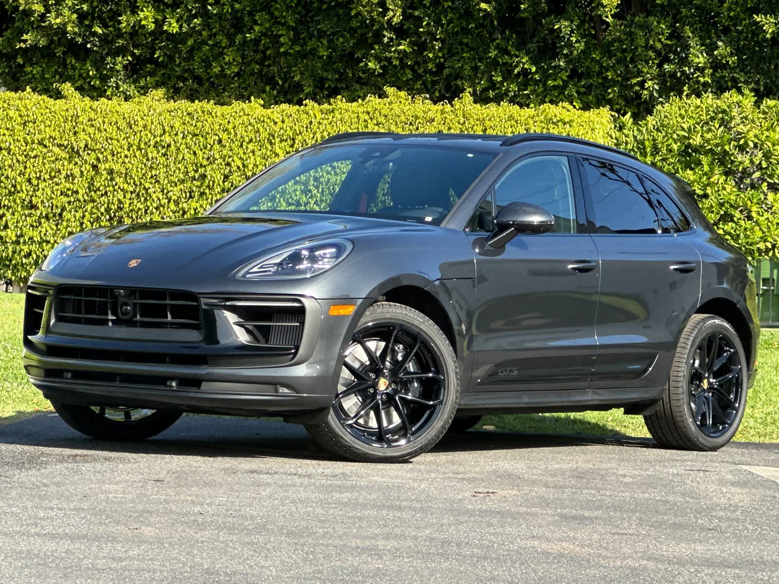 Thumbnail: 2026 Porsche Macan - 1