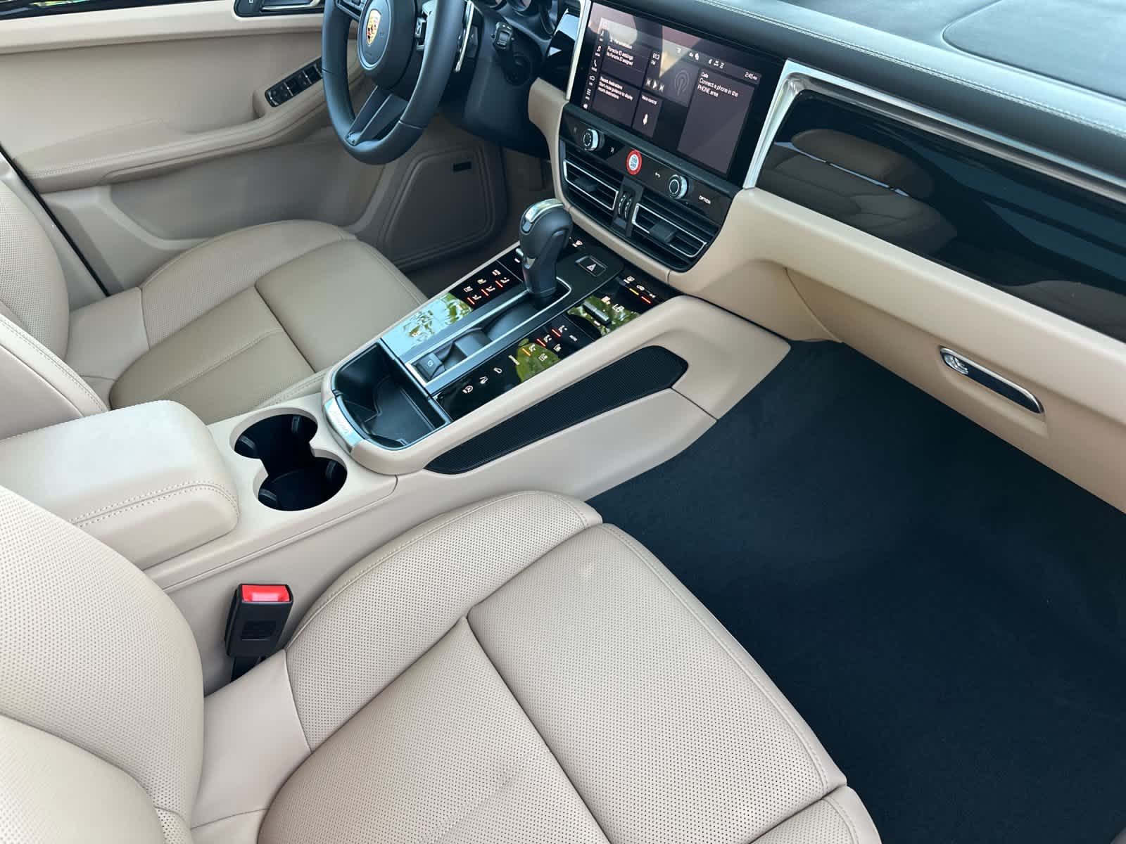 Thumbnail: 2026 Porsche Macan - 17
