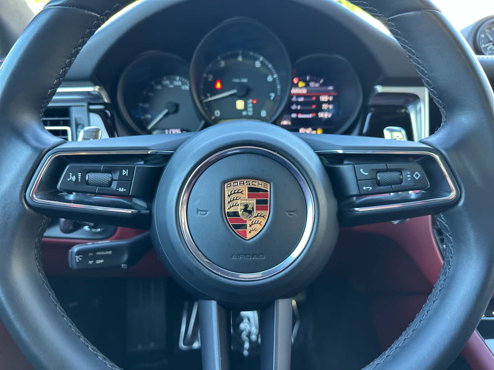 Thumbnail: 2022 Porsche Macan - 26