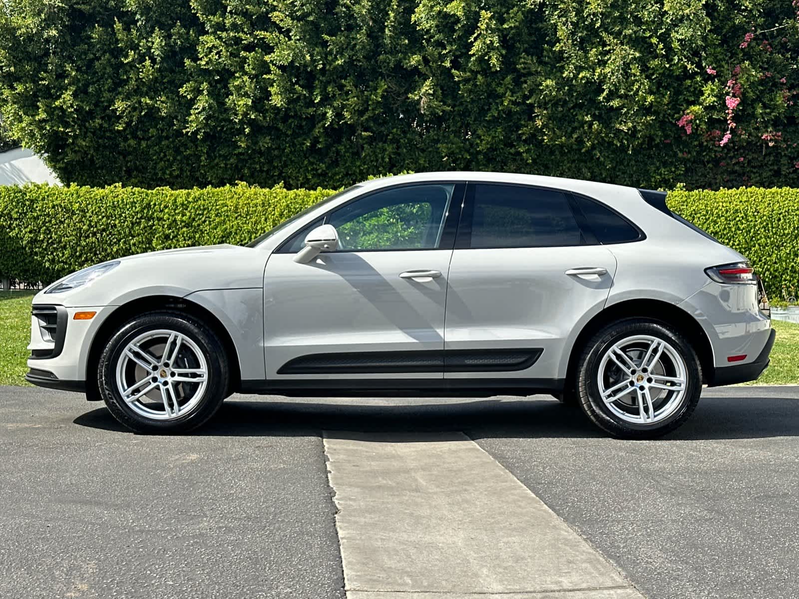 Thumbnail: 2025 Porsche Macan - 2