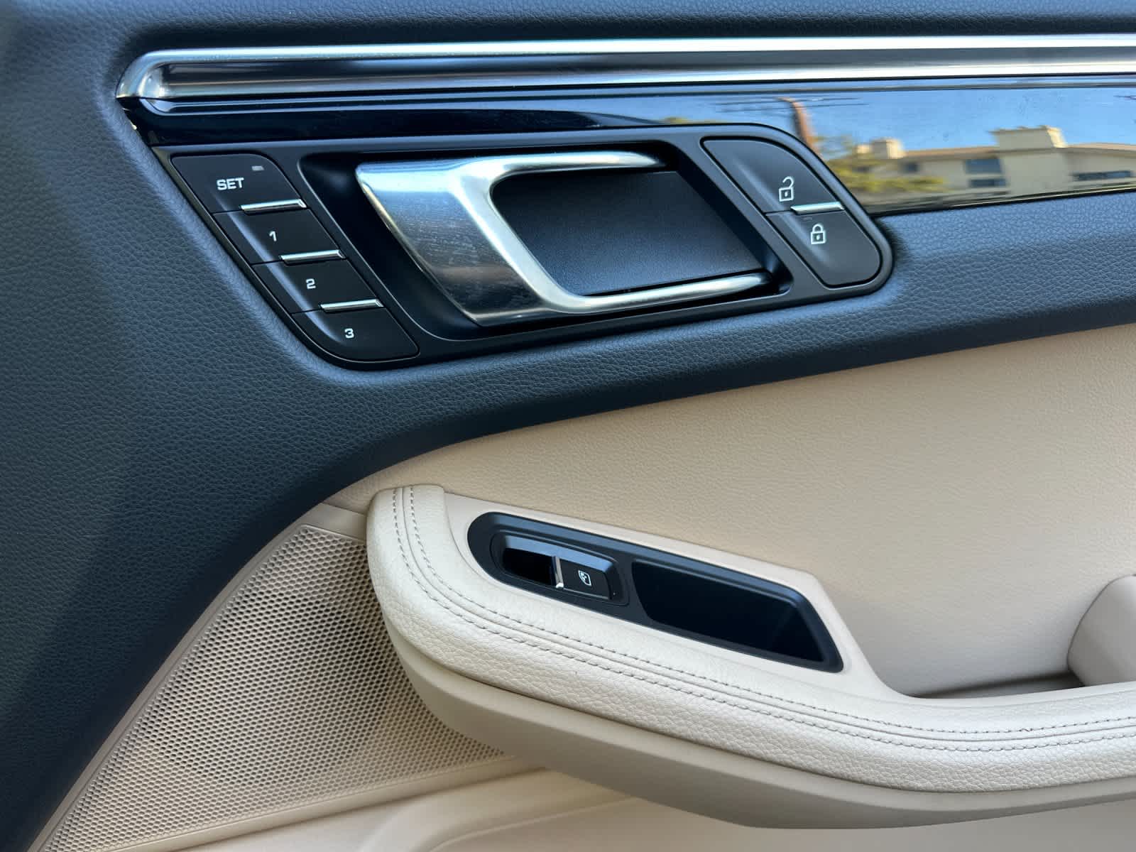 Thumbnail: 2025 Porsche Macan - 19