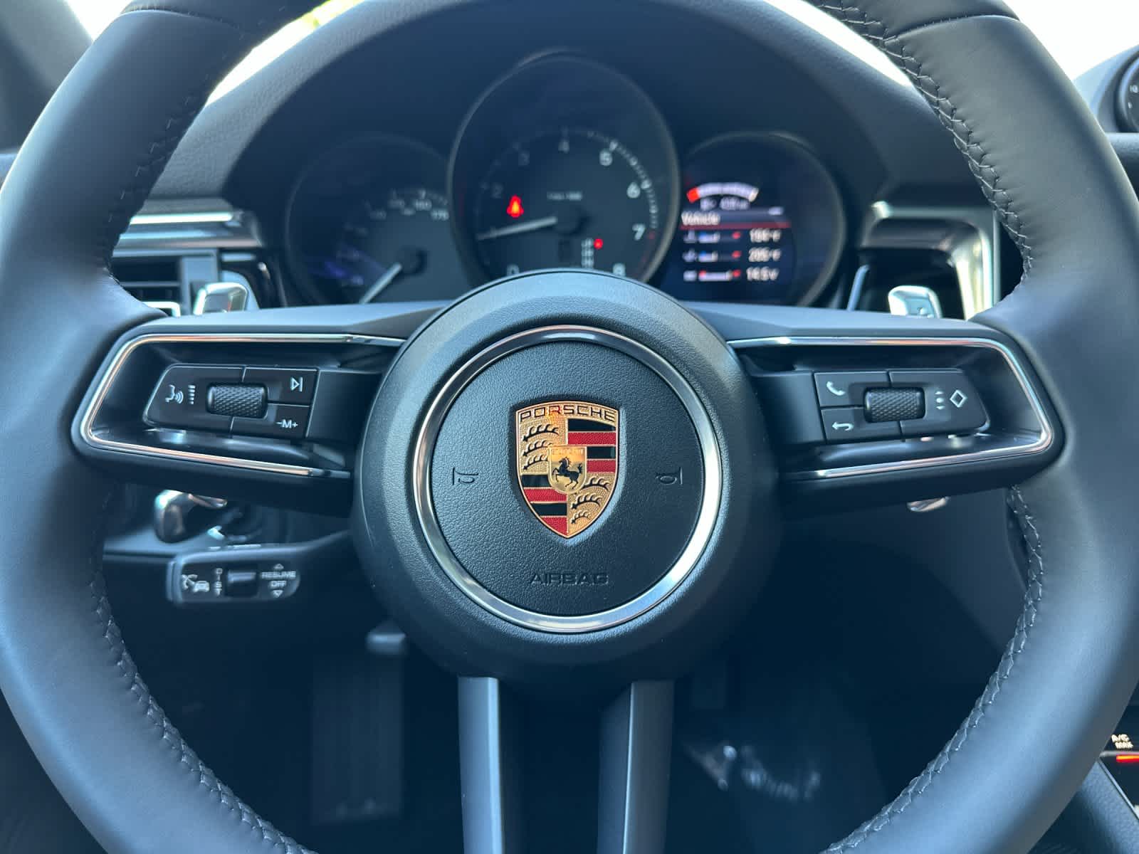 Thumbnail: 2026 Porsche Macan - 25