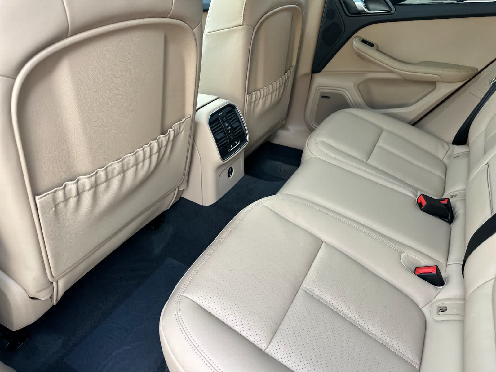 Thumbnail: 2026 Porsche Macan - 13