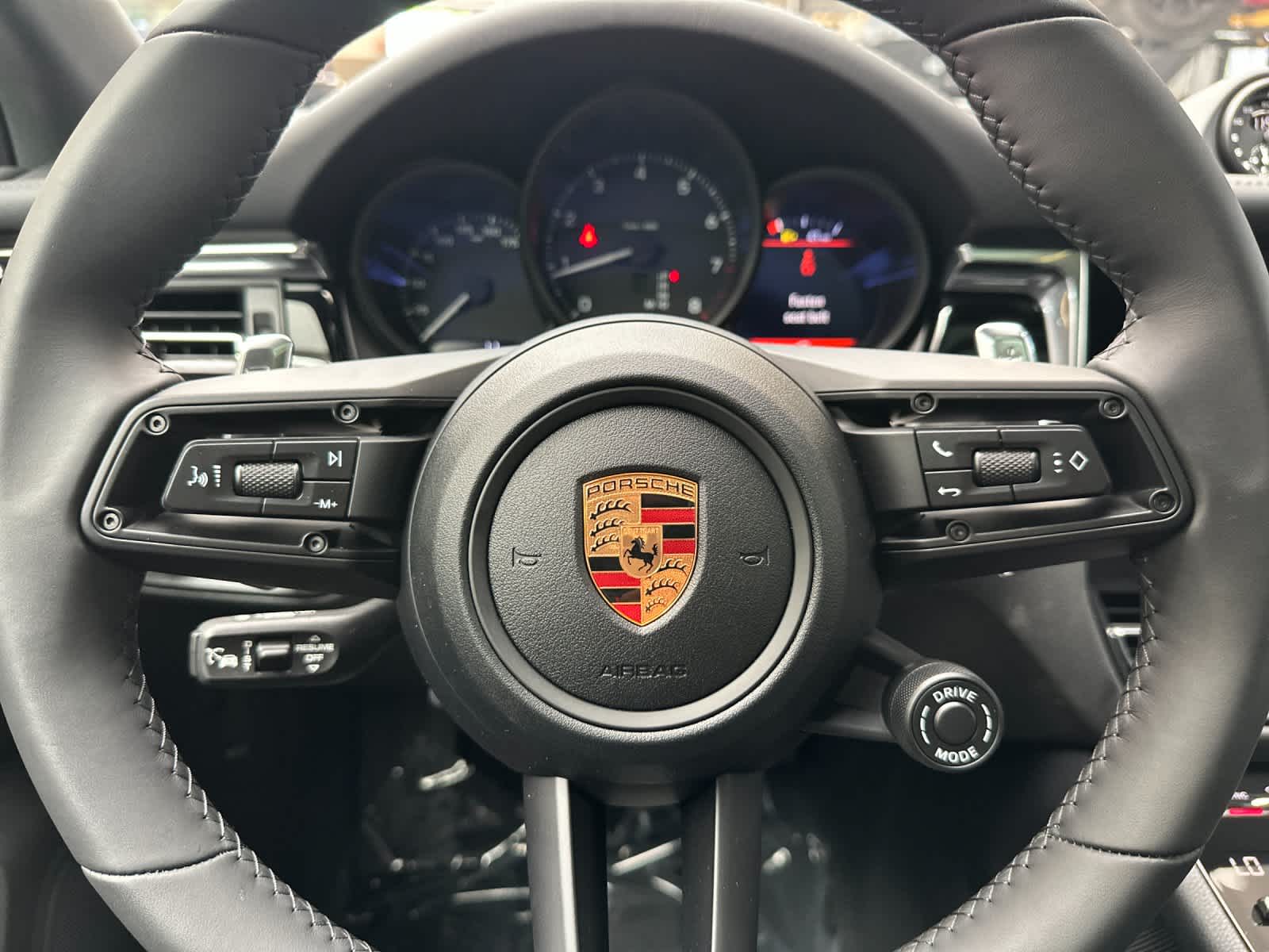 Thumbnail: 2026 Porsche Macan - 26