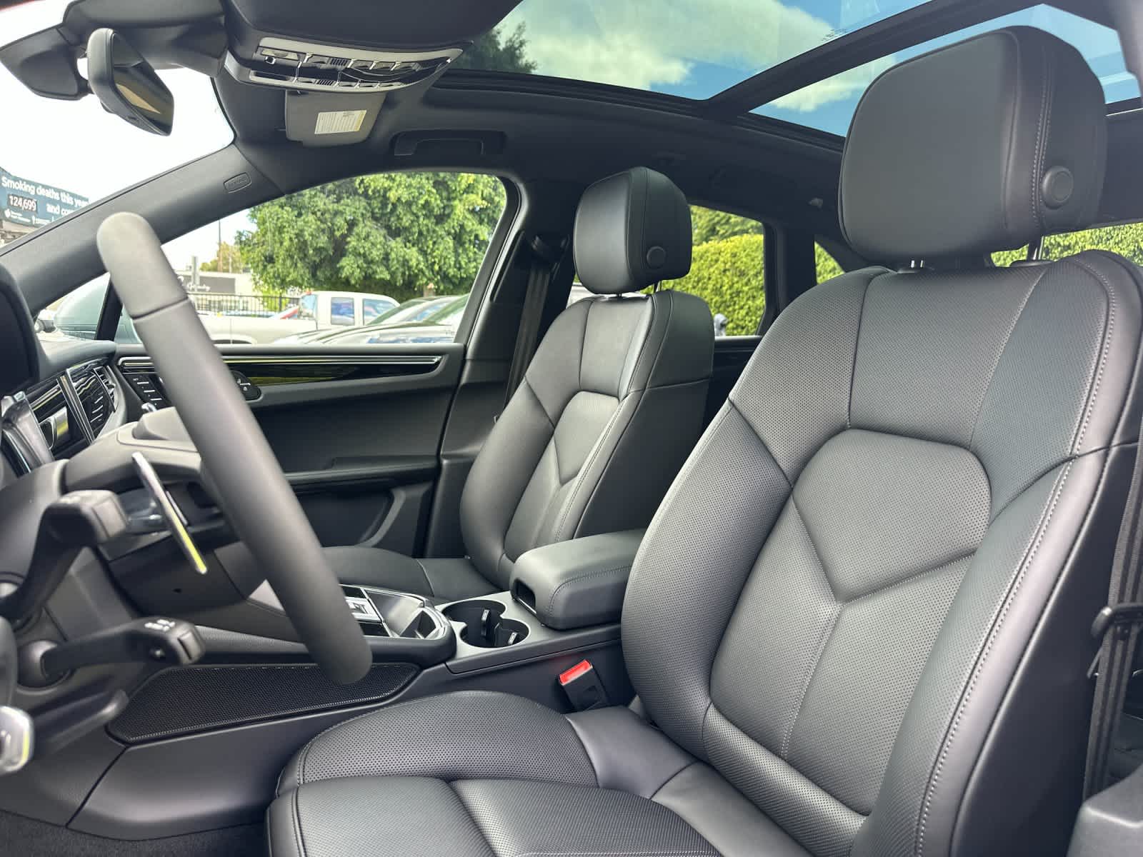 Thumbnail: 2026 Porsche Macan - 5