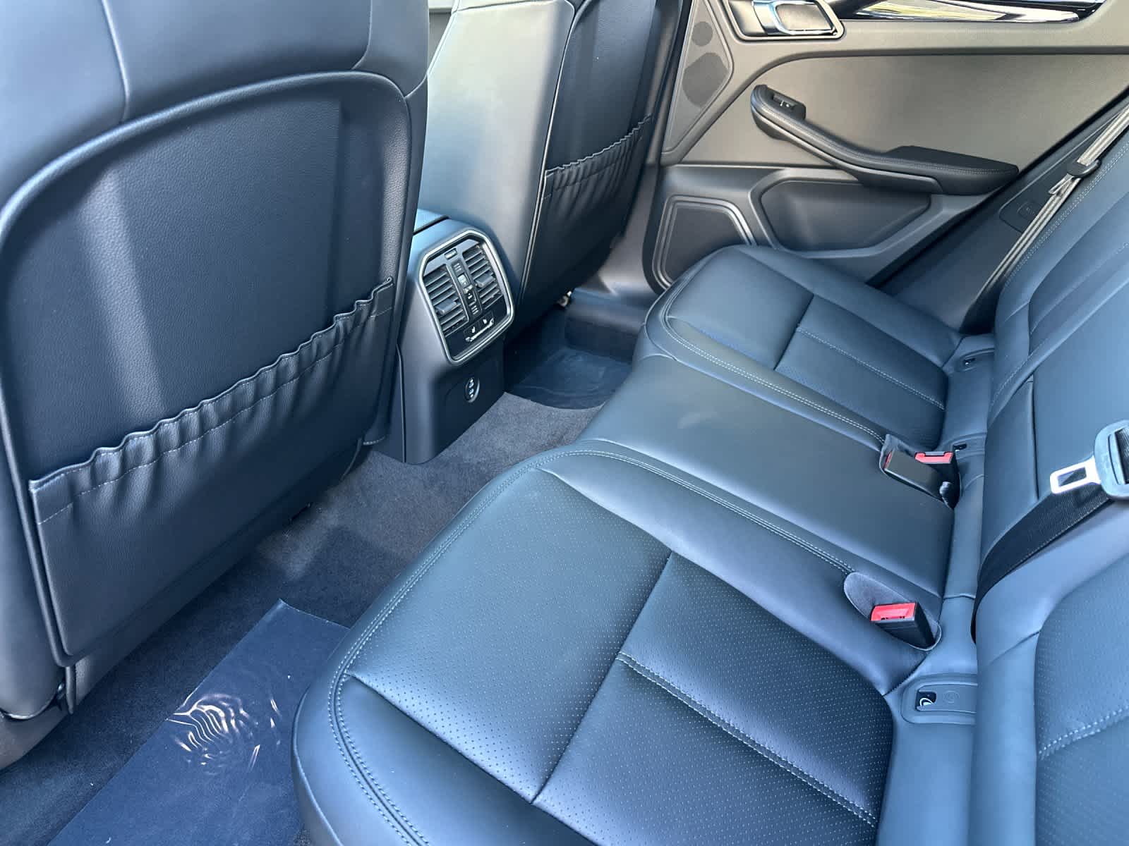 Thumbnail: 2026 Porsche Macan - 13