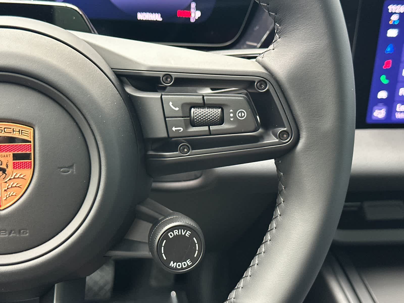 Thumbnail: 2026 Porsche Macan - 29