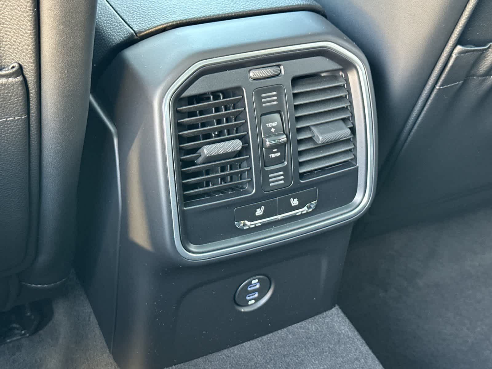 Thumbnail: 2026 Porsche Macan - 14