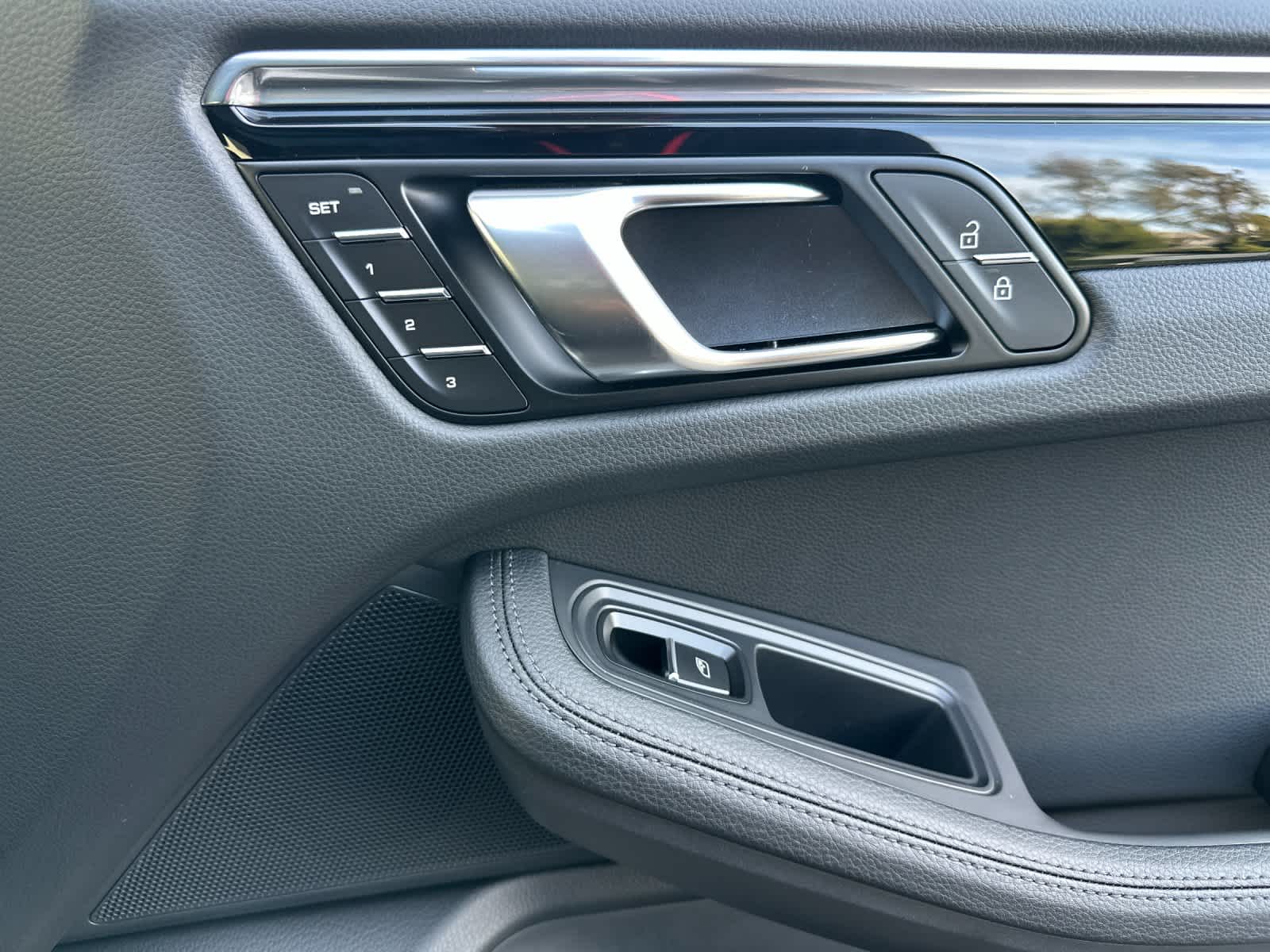 Thumbnail: 2026 Porsche Macan - 19