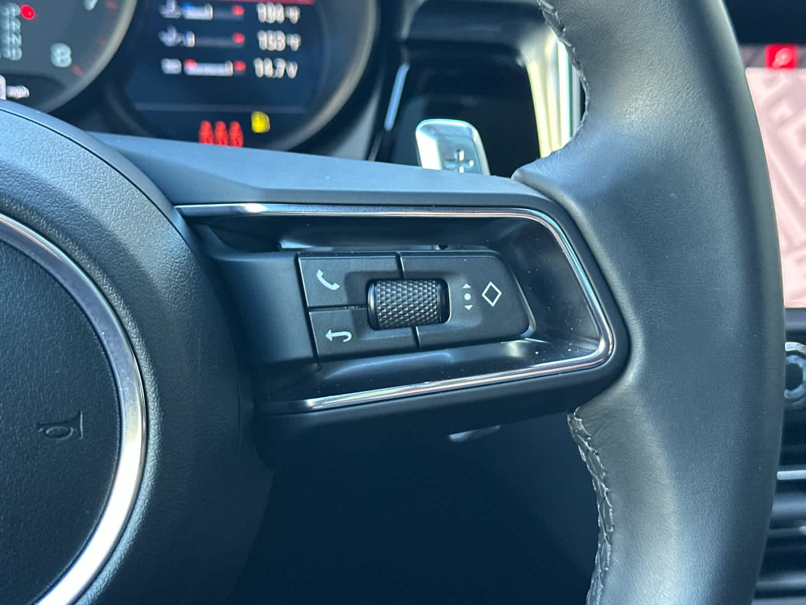 Thumbnail: 2025 Porsche Macan - 28