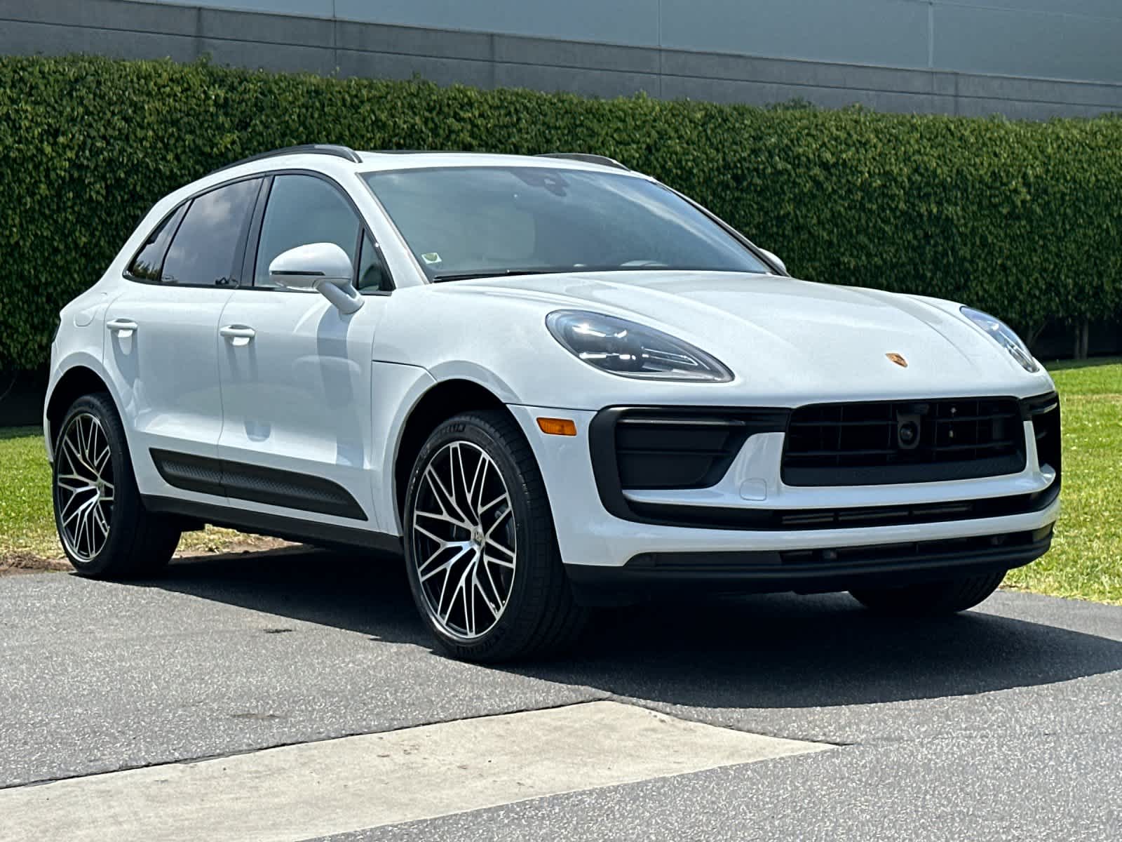 Thumbnail: 2026 Porsche Macan - 10