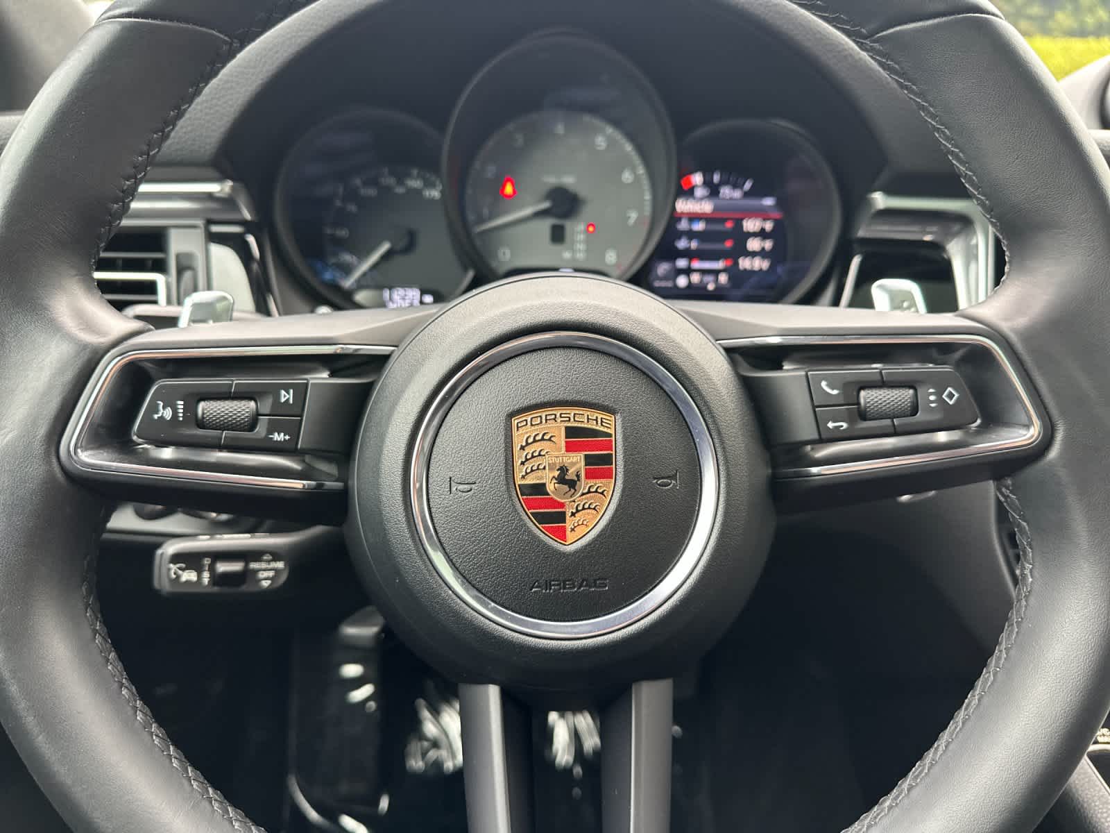 Thumbnail: 2025 Porsche Macan - 25