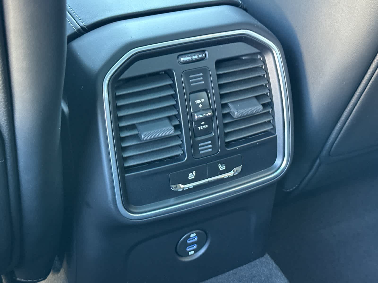 Thumbnail: 2026 Porsche Macan - 14