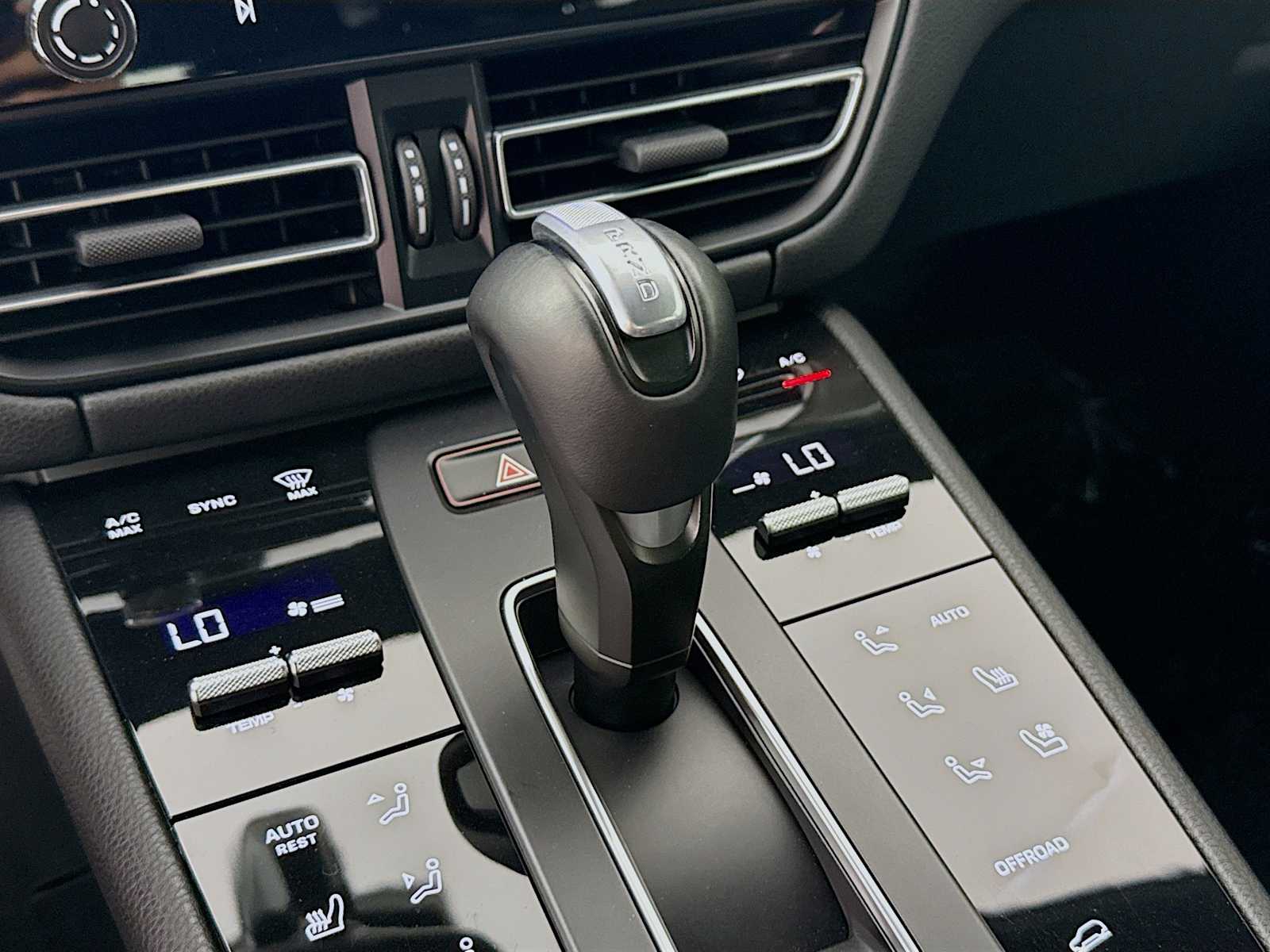 Thumbnail: 2024 Porsche Macan - 15