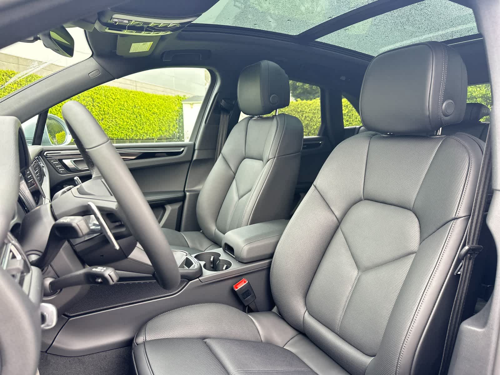 Thumbnail: 2026 Porsche Macan - 5