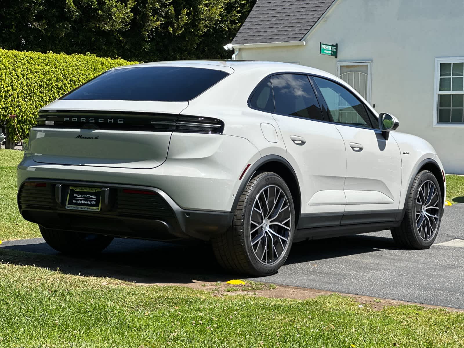 Thumbnail: 2026 Porsche Macan - 8