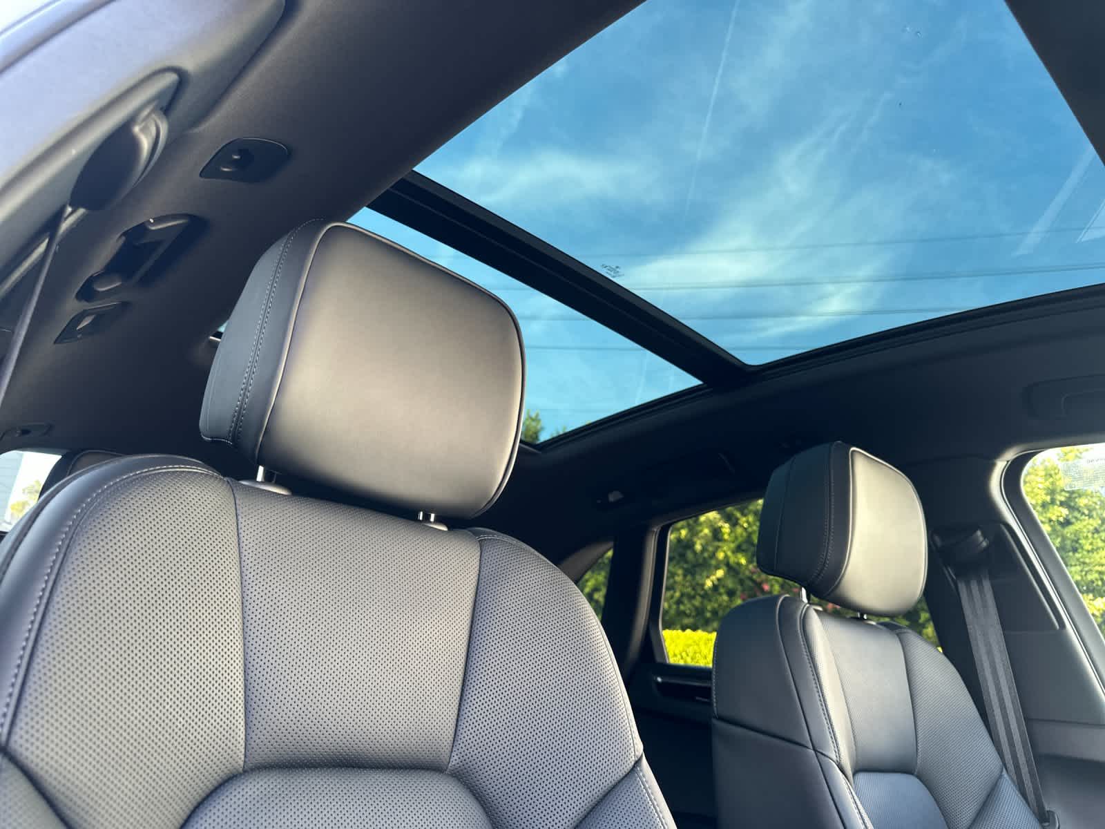 Thumbnail: 2026 Porsche Macan - 18