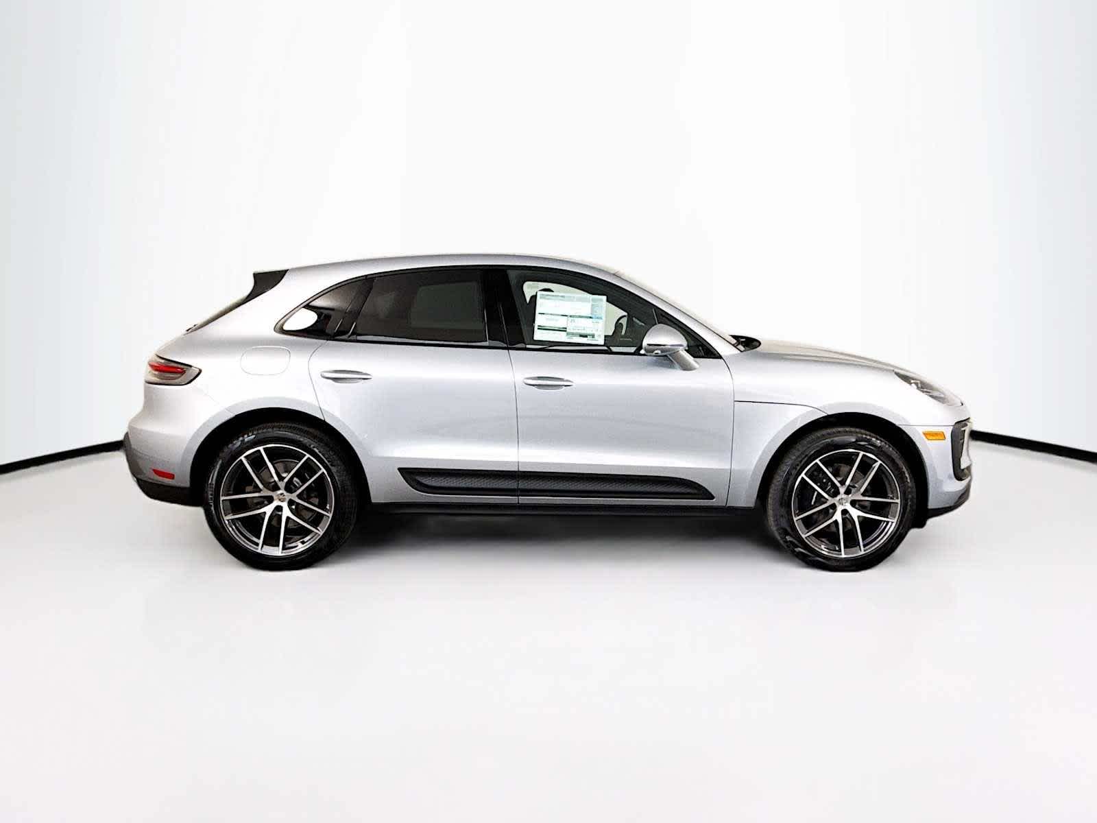 Thumbnail: 2026 Porsche Macan - 8