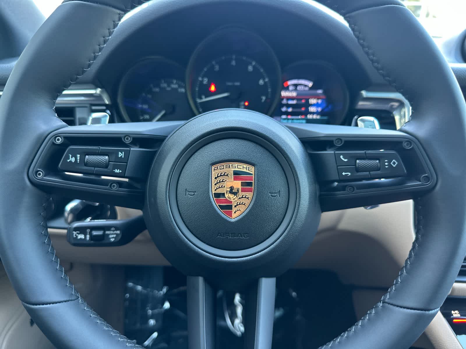 Thumbnail: 2026 Porsche Macan - 26