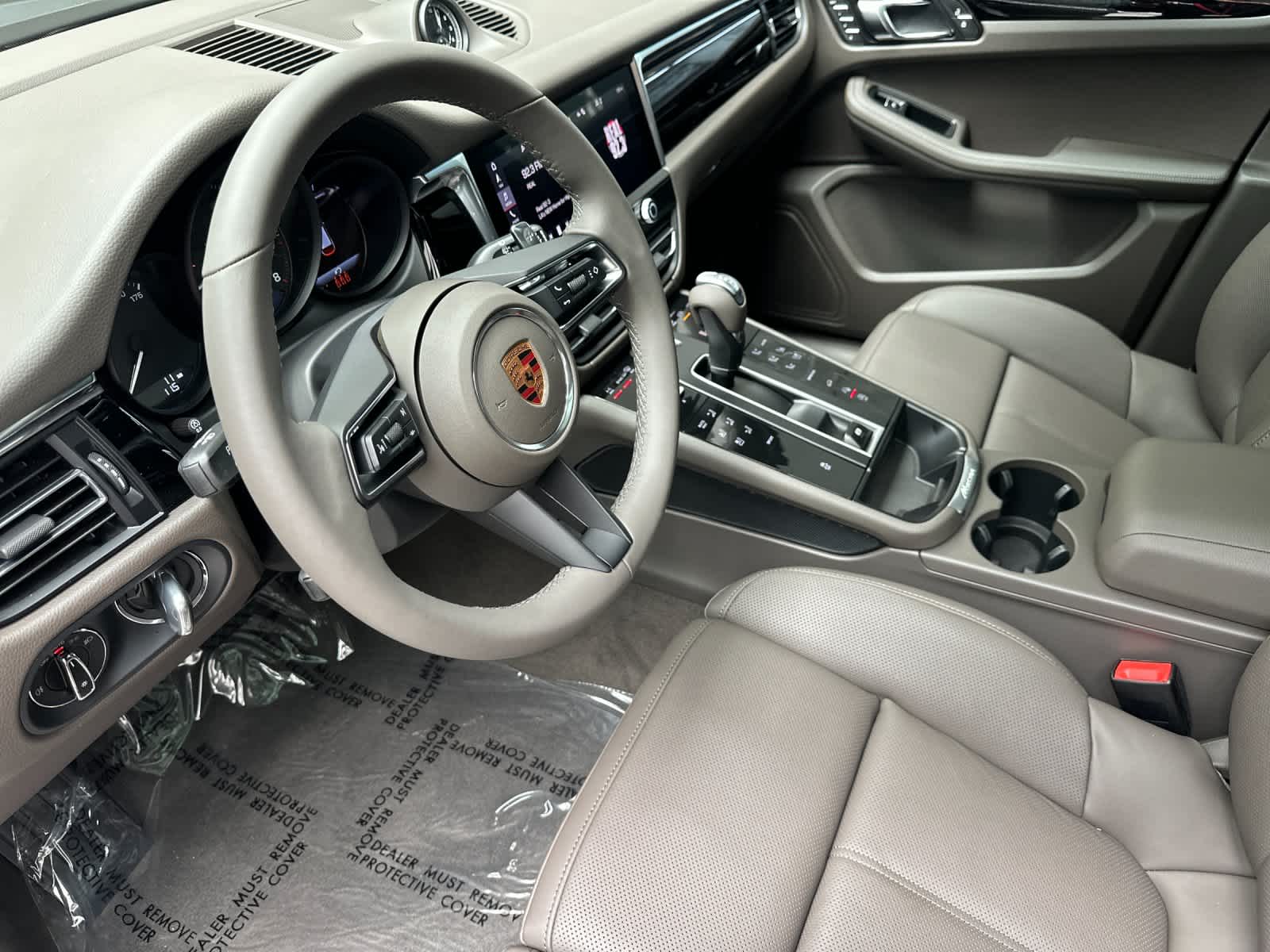 Thumbnail: 2026 Porsche Macan - 4