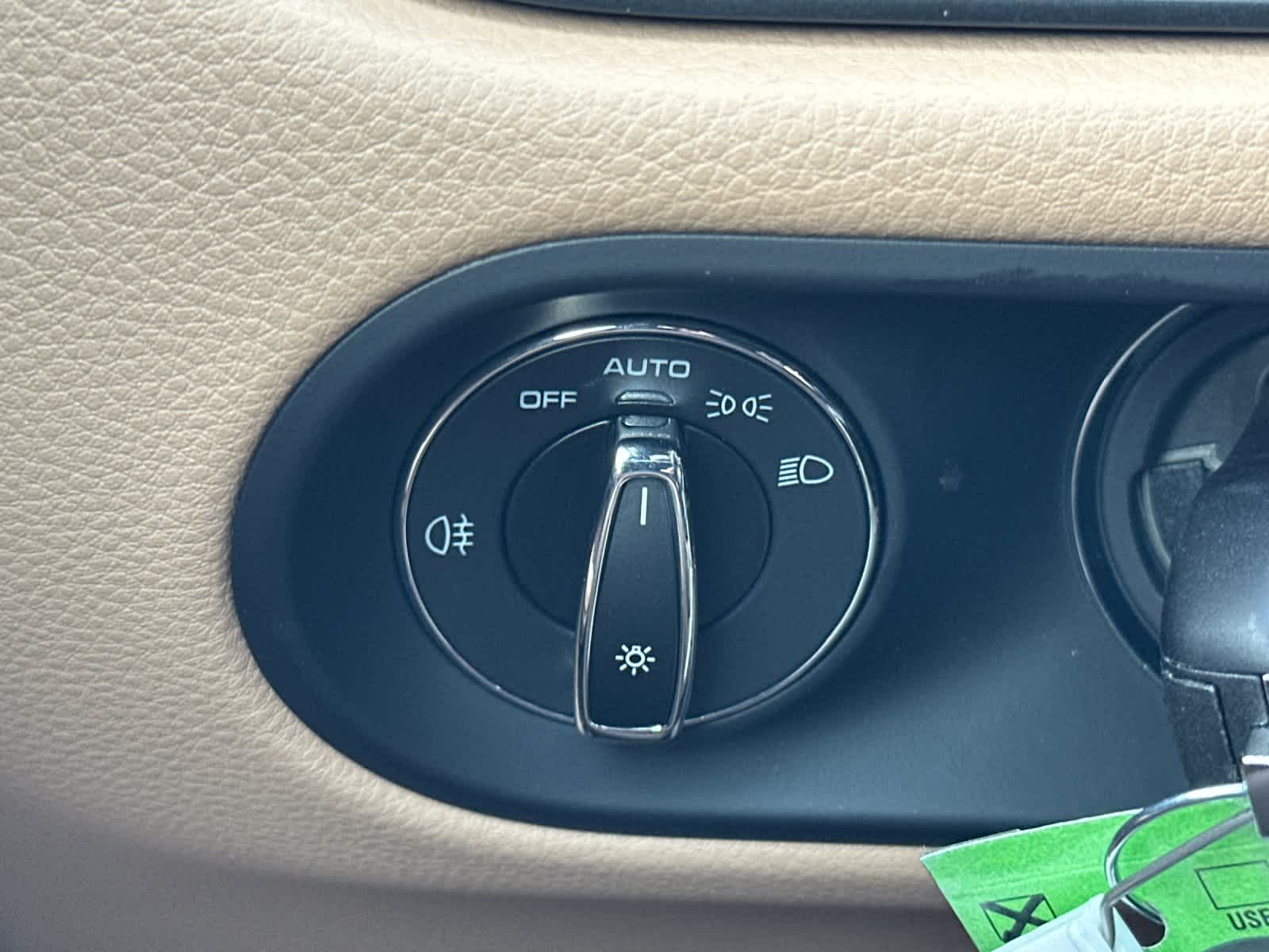 Thumbnail: 2026 Porsche Macan - 30