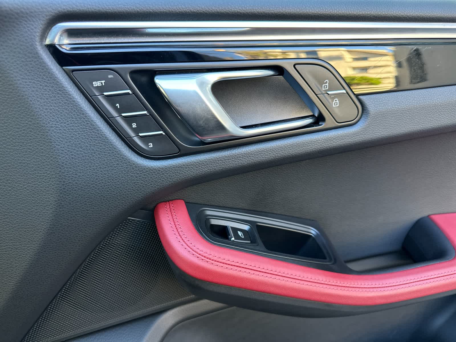 Thumbnail: 2025 Porsche Macan - 19