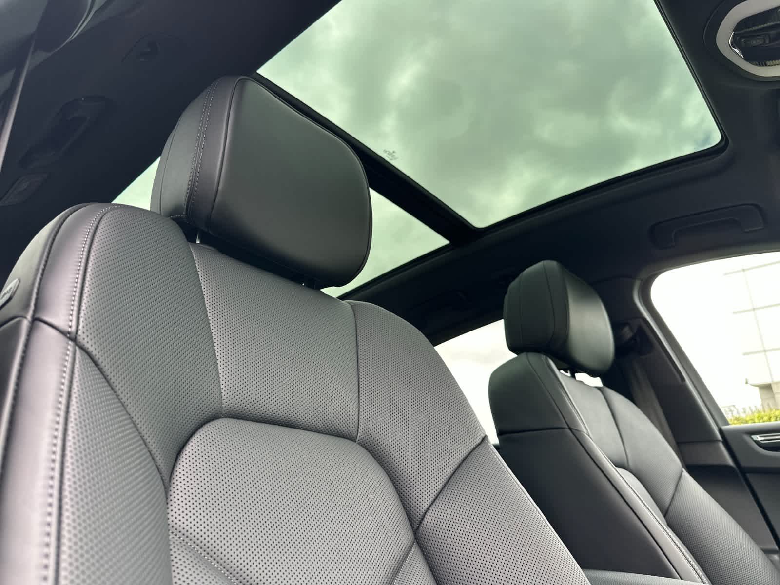 Thumbnail: 2026 Porsche Macan - 18