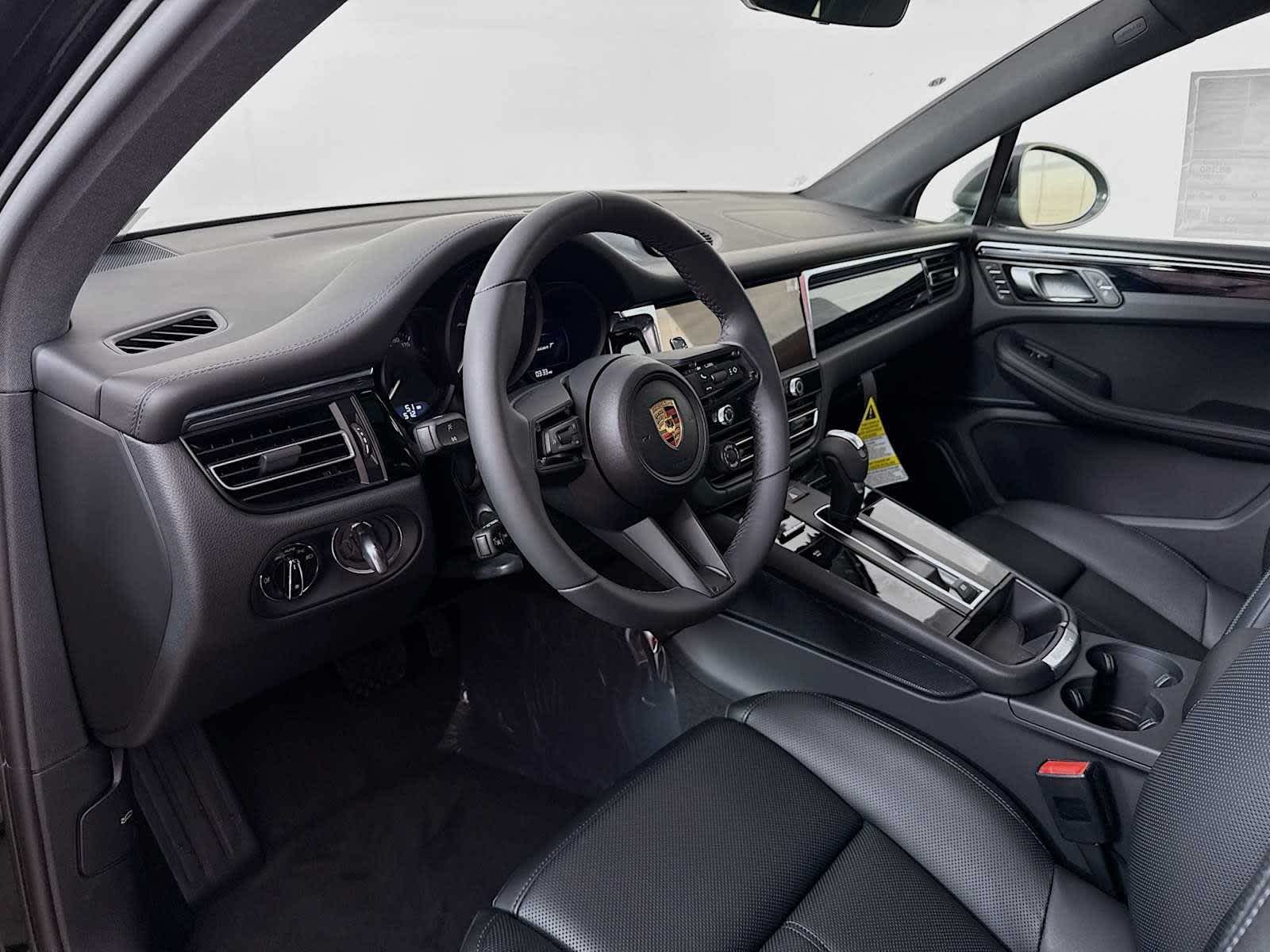 Thumbnail: 2025 Porsche Macan - 32