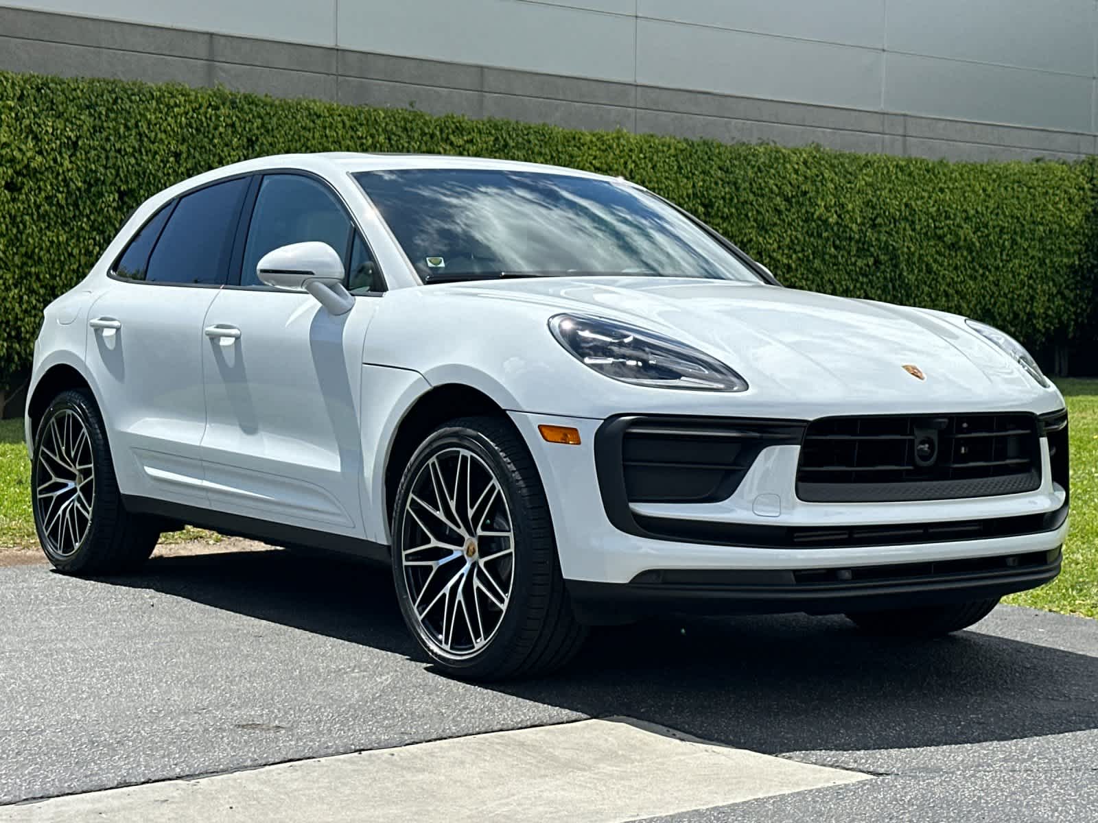 Thumbnail: 2026 Porsche Macan - 10