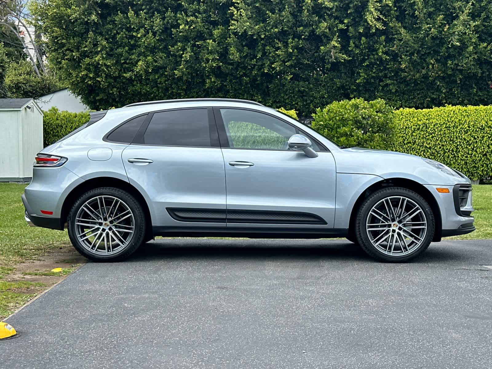 Thumbnail: 2026 Porsche Macan - 9