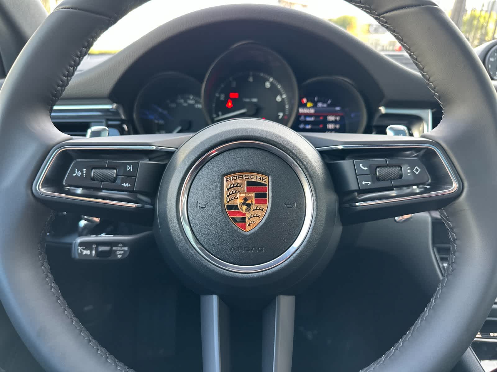 Thumbnail: 2026 Porsche Macan - 25