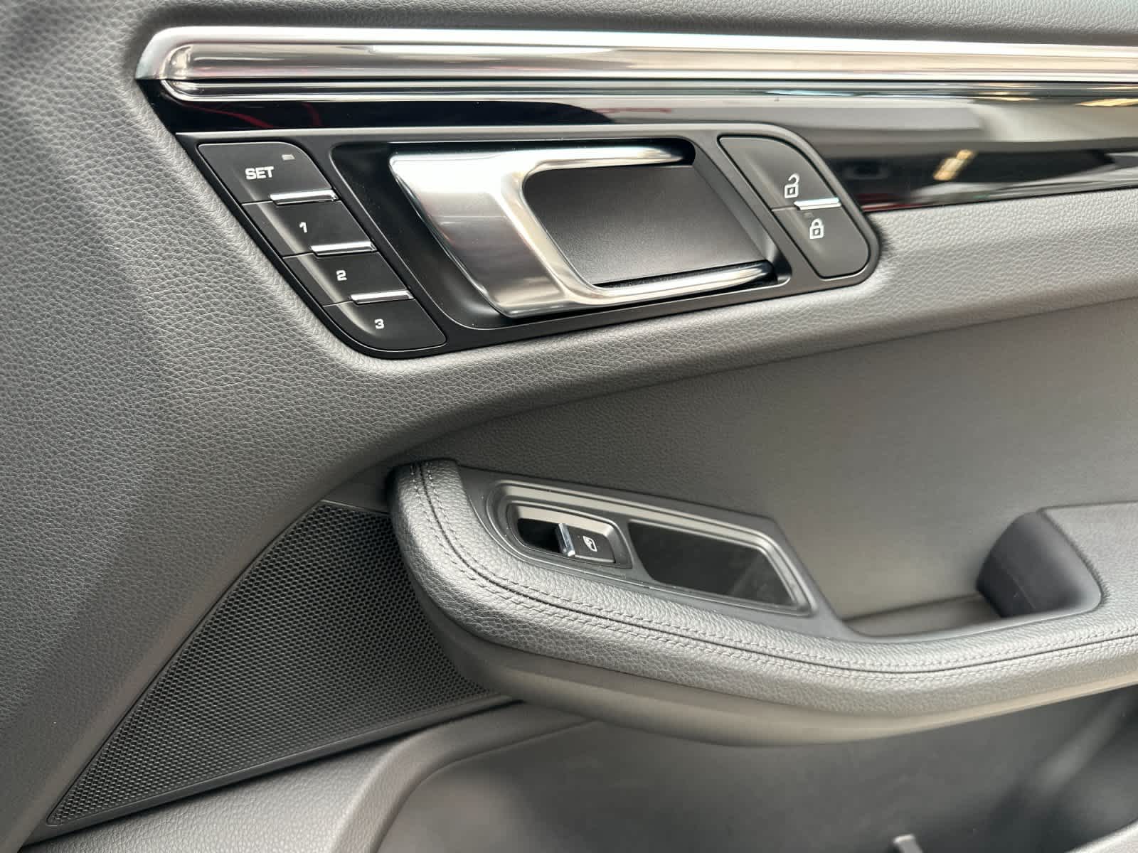 Thumbnail: 2025 Porsche Macan - 19