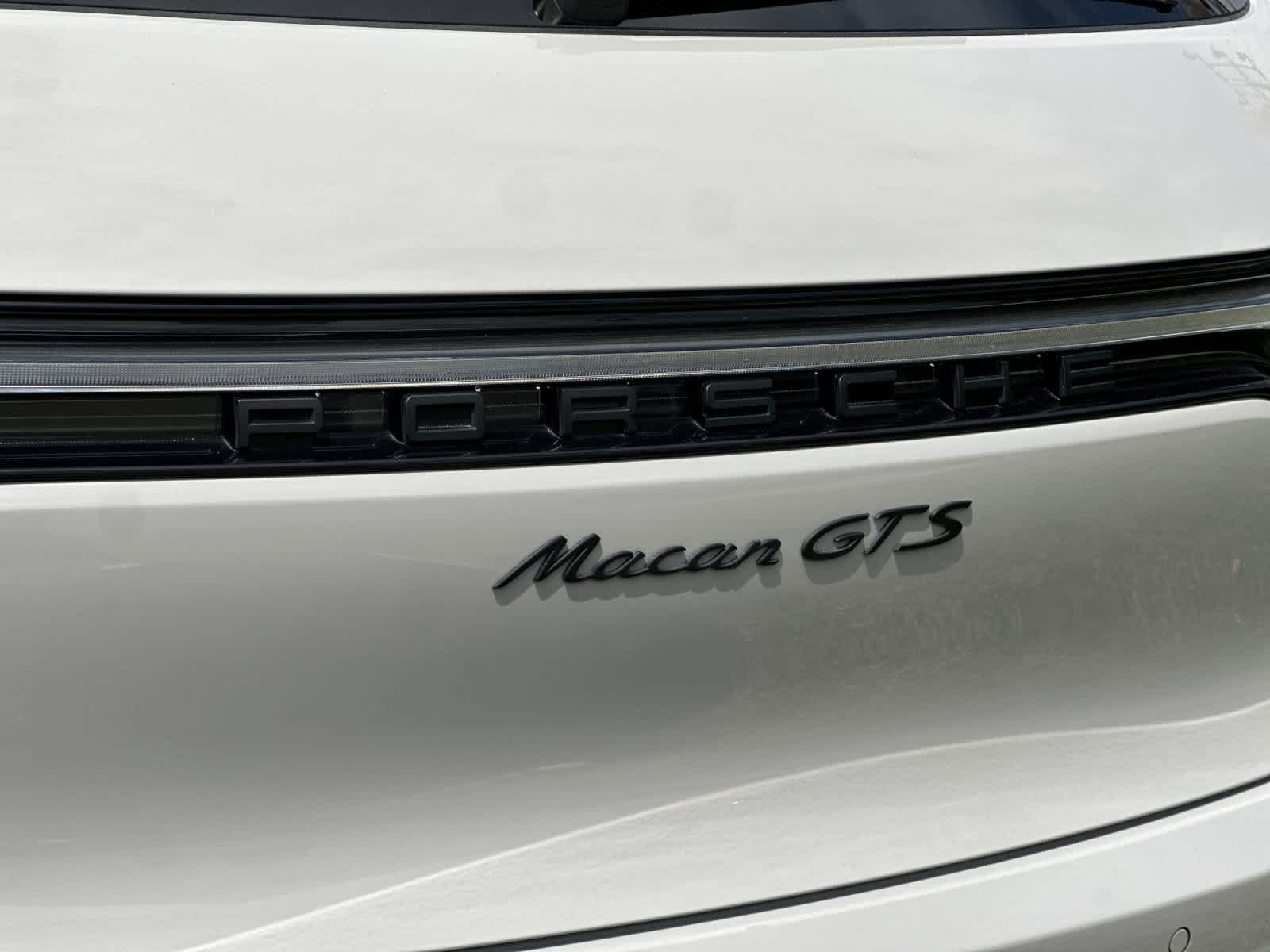 Thumbnail: 2023 Porsche Macan - 32