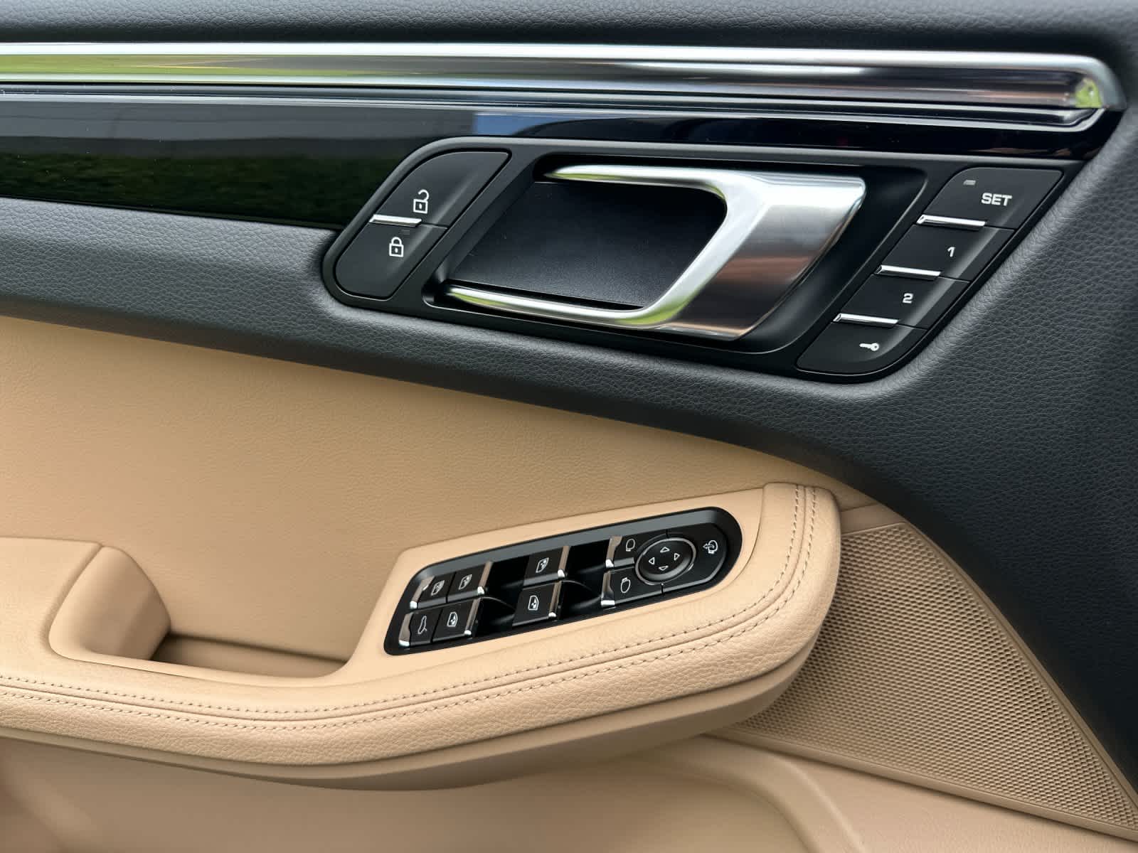 Thumbnail: 2026 Porsche Macan - 12